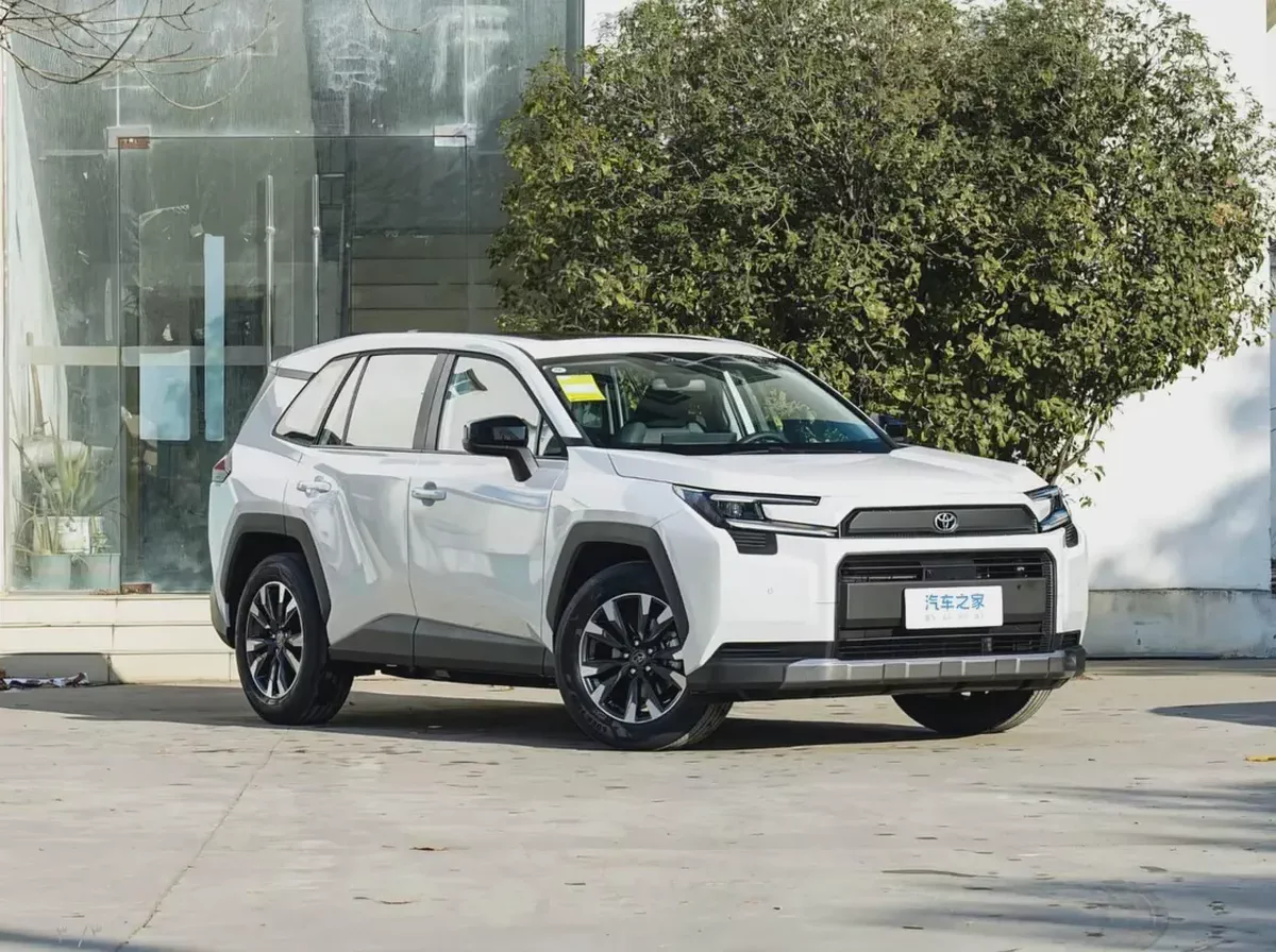 RAV 4 LUXURY / BRAND NEW / FULL OPTION-2-2