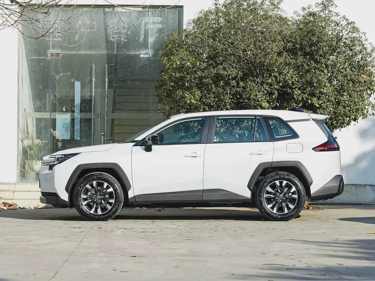 RAV 4 LUXURY / BRAND NEW / FULL OPTION-4-4