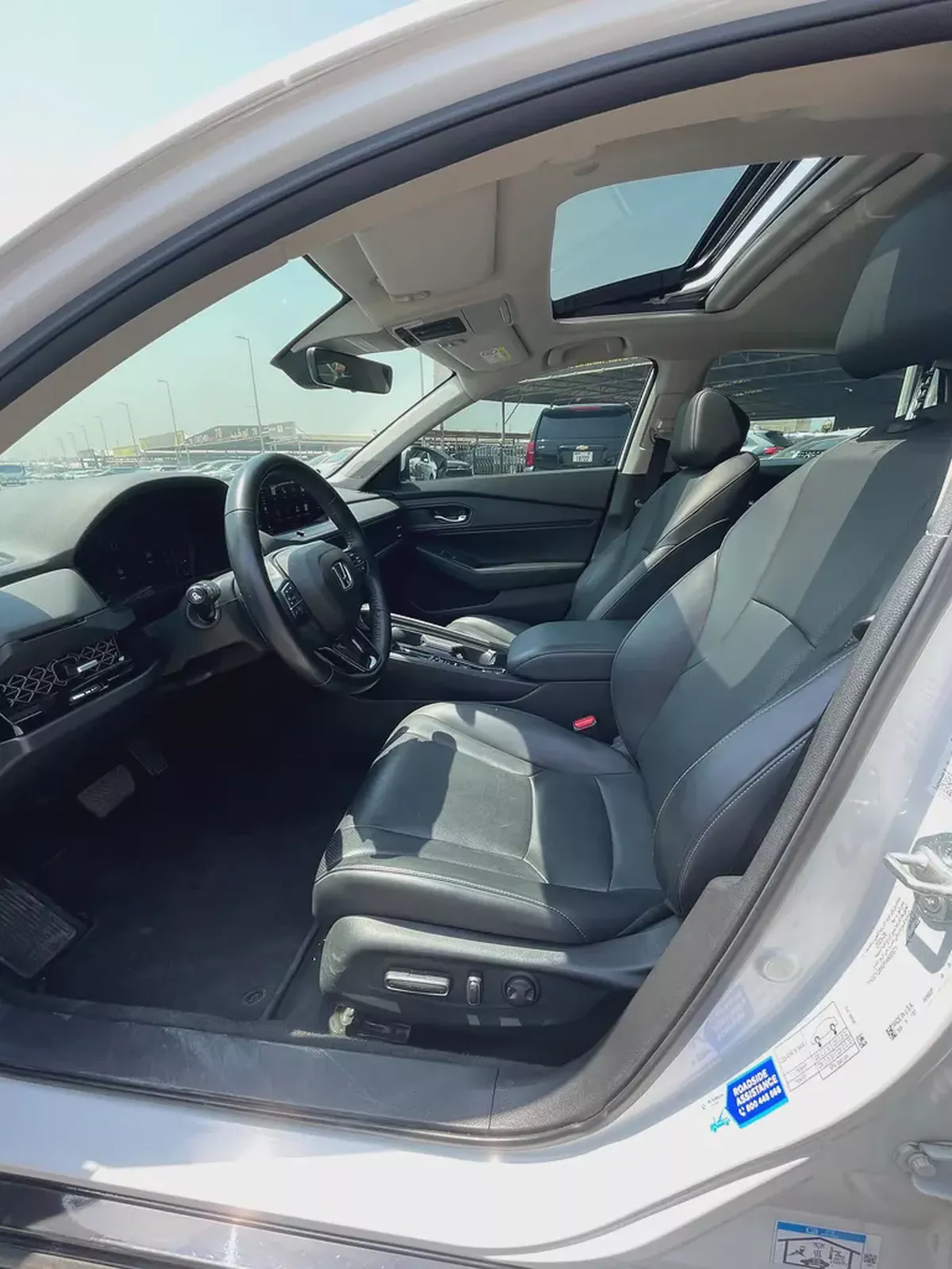Honda Accord Clarity Hybrid 2023 | GCC Specs | Low Mileage | Excellent Condition-17-17