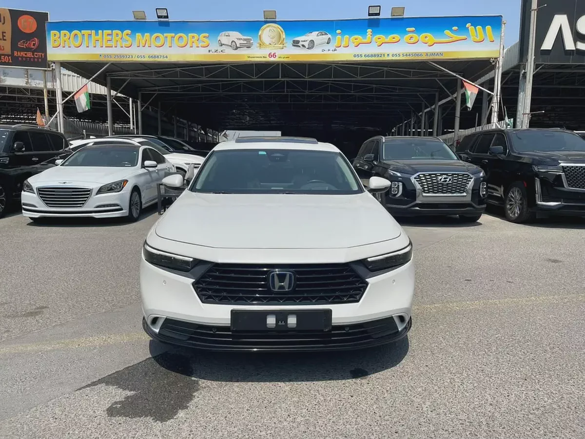 Honda Accord Clarity Hybrid 2023 | GCC Specs | Low Mileage | Excellent Condition-18-18