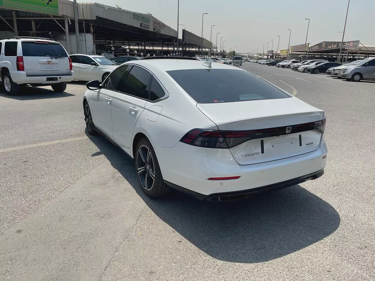 Honda Accord Clarity Hybrid 2023 | GCC Specs | Low Mileage | Excellent Condition-4-4