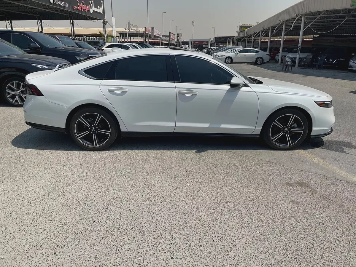 Honda Accord Clarity Hybrid 2023 | GCC Specs | Low Mileage | Excellent Condition-5-5