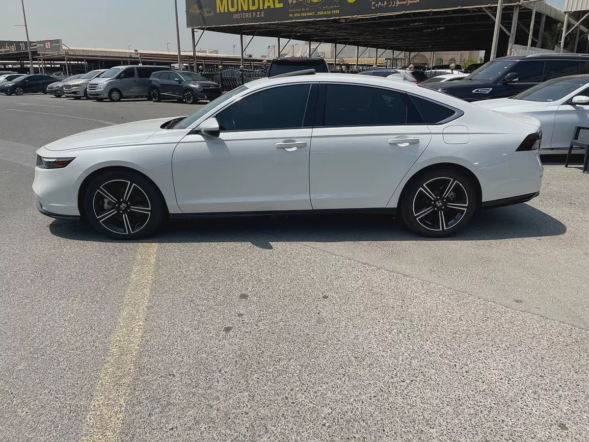 Honda Accord Clarity Hybrid 2023 | GCC Specs | Low Mileage | Excellent Condition-7-7