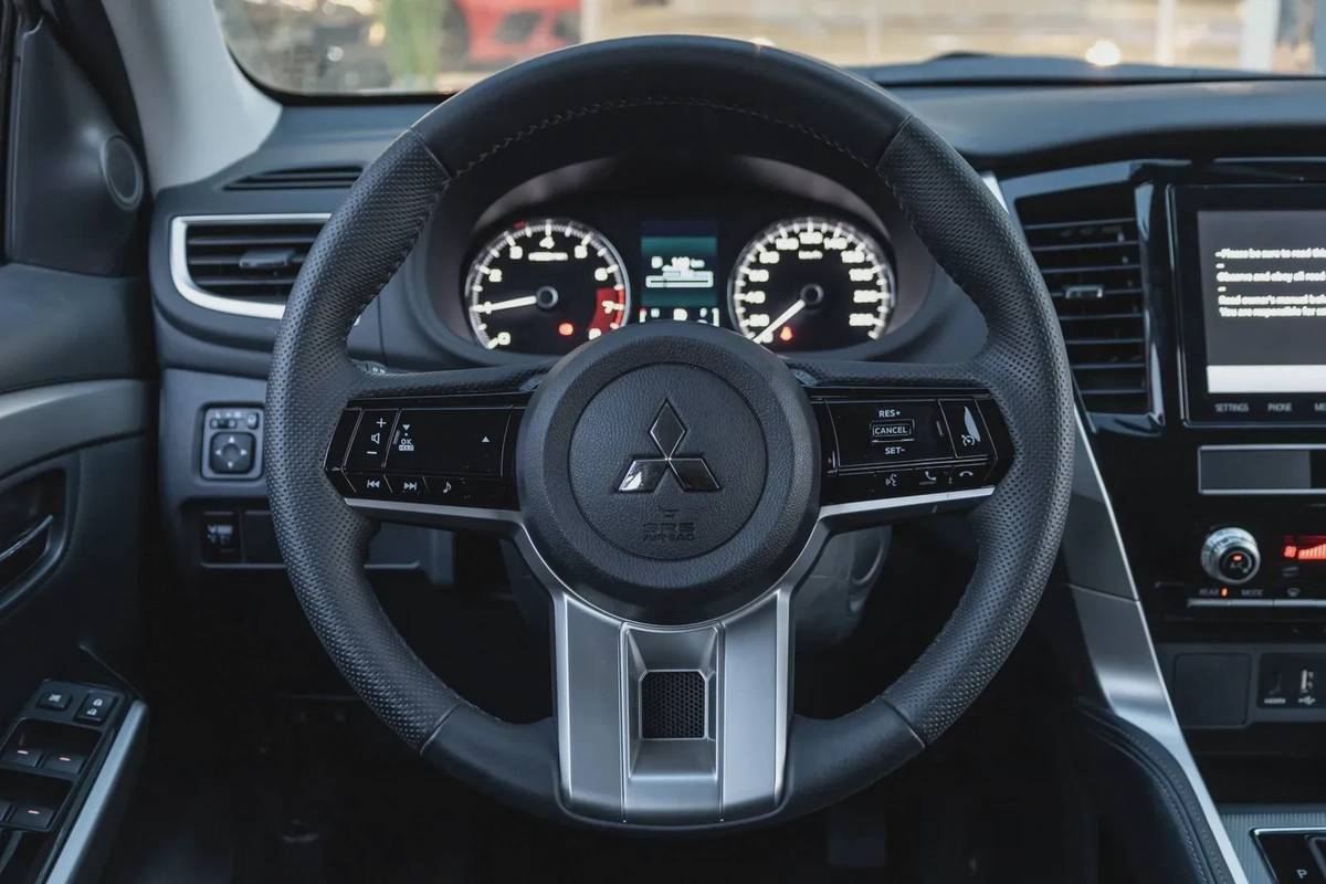 Mitsubishi Montero Sport 2025-2-2