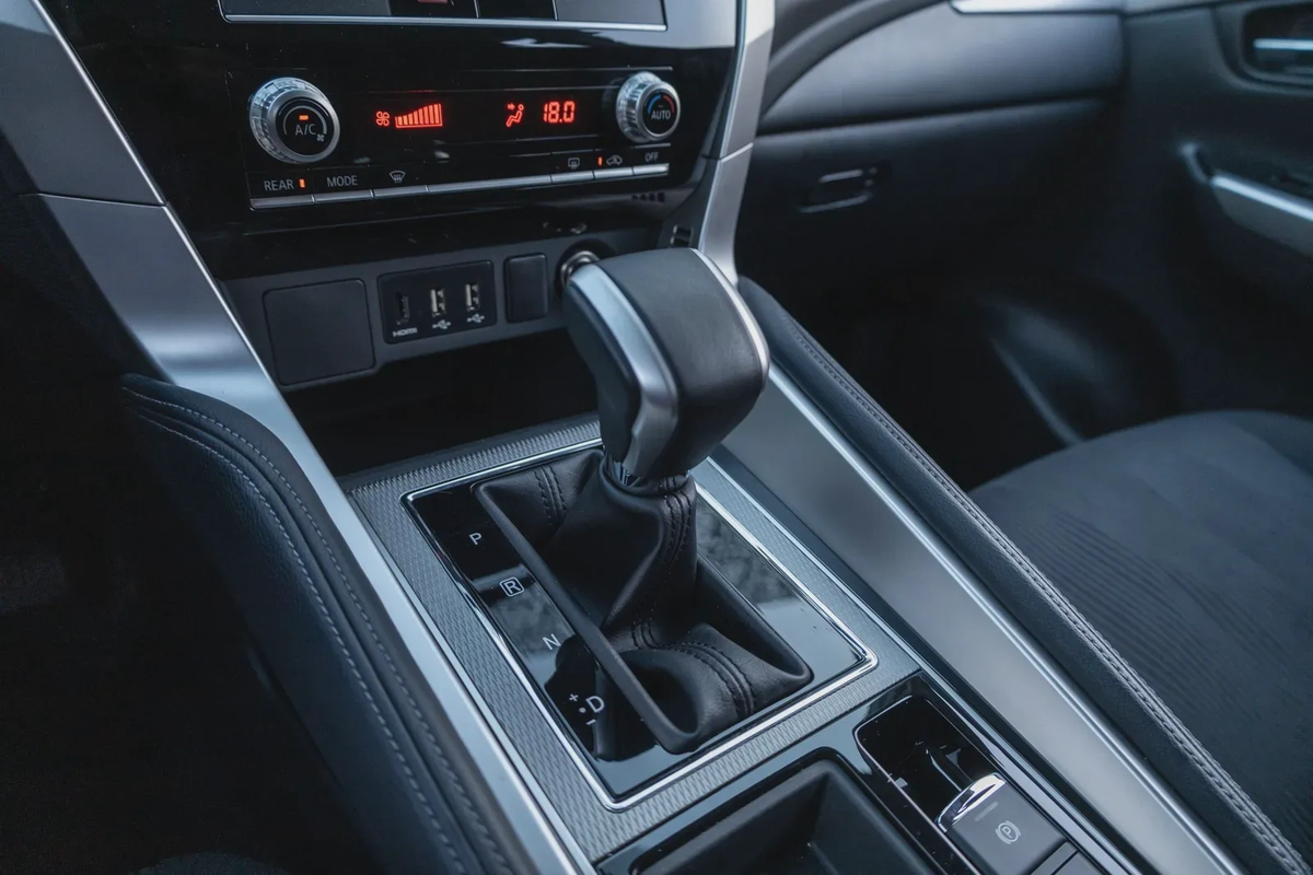 Mitsubishi Montero Sport 2025-4-4