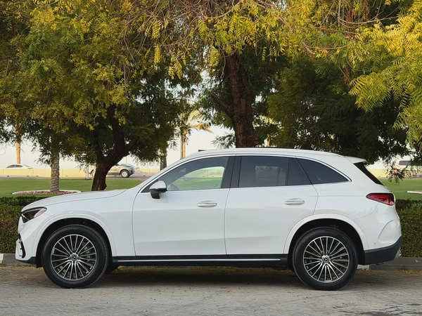 Mercedes Benz GLC 300 FULL OPTIONS UNDER WARRANTY VERY GOOD CONDITION