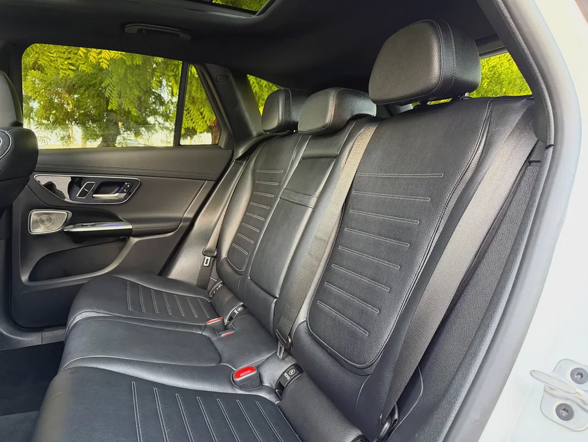 Mercedes Benz GLC 300 FULL OPTIONS UNDER WARRANTY VERY GOOD CONDITION-10-10