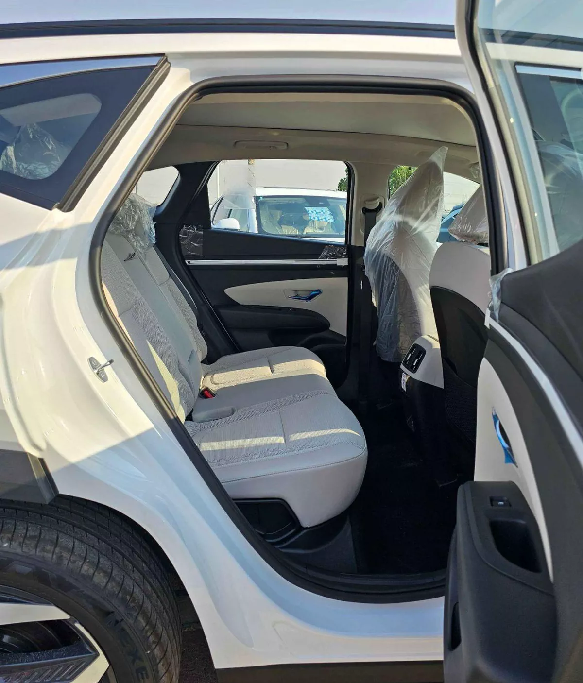 Hyundai Tucson SMART PLUS 1.6L V4 PETROL, PANORAMIC ROOF / FULL OPTION AND MUCH MORE-10-0