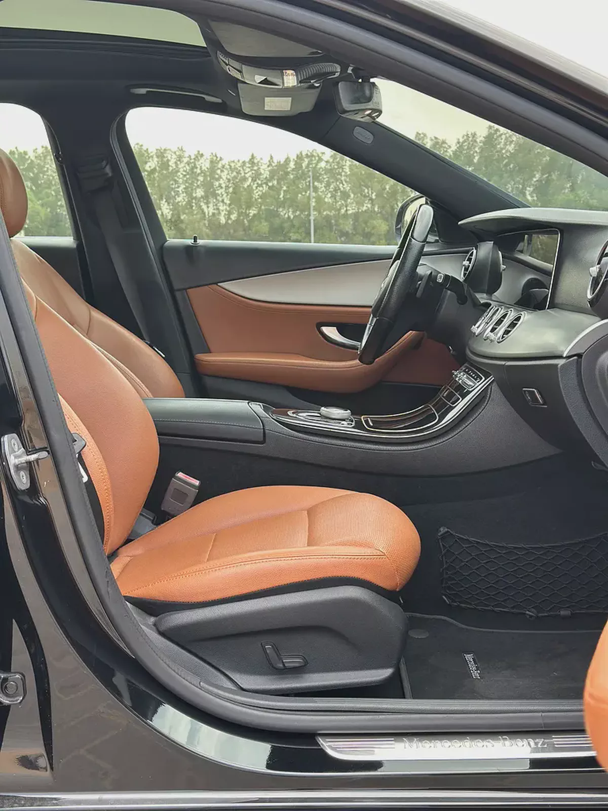 Mercedes-Benz E200 AMG Line 2018 (2022 Facelift) | GCC Specs | 109,000 KM-10-10