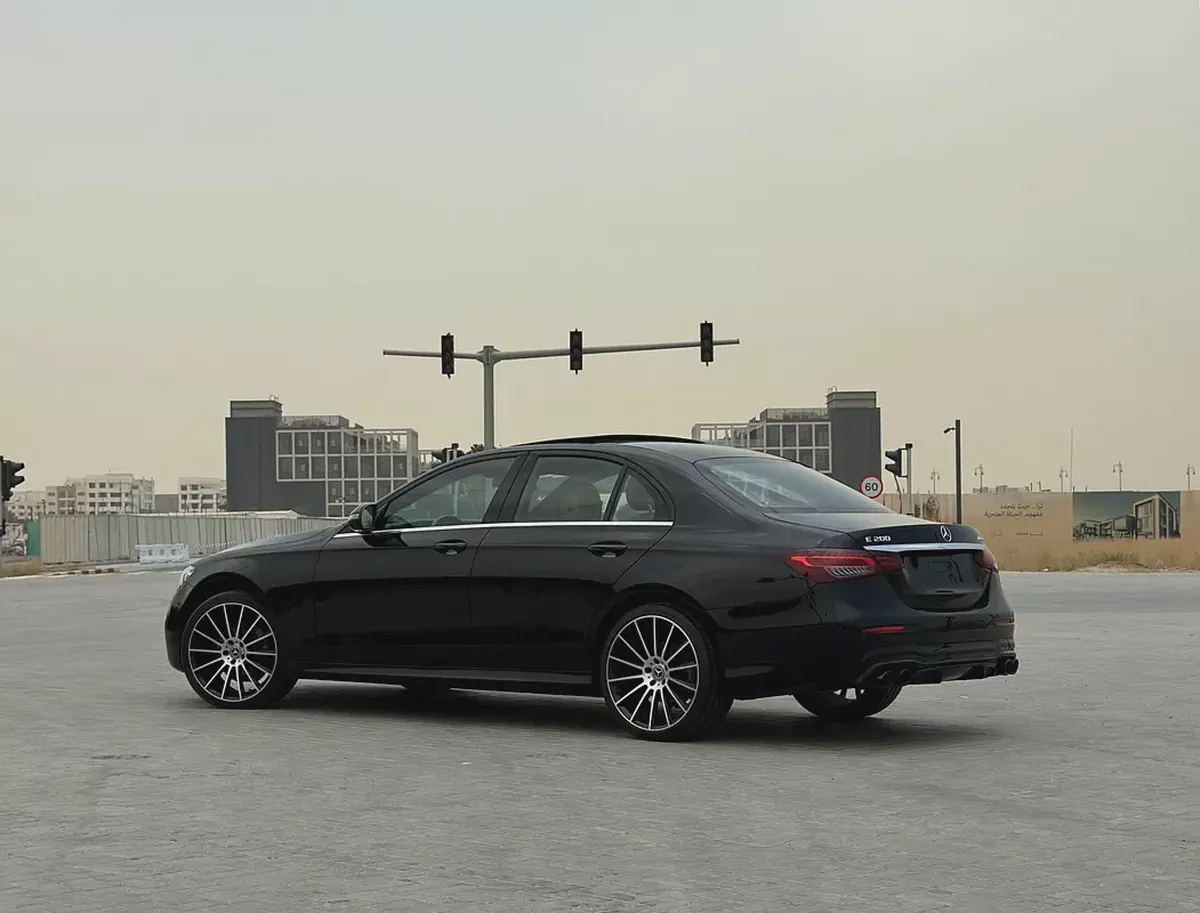 Mercedes-Benz E200 AMG Line 2018 (2022 Facelift) | GCC Specs | 109,000 KM-1-1