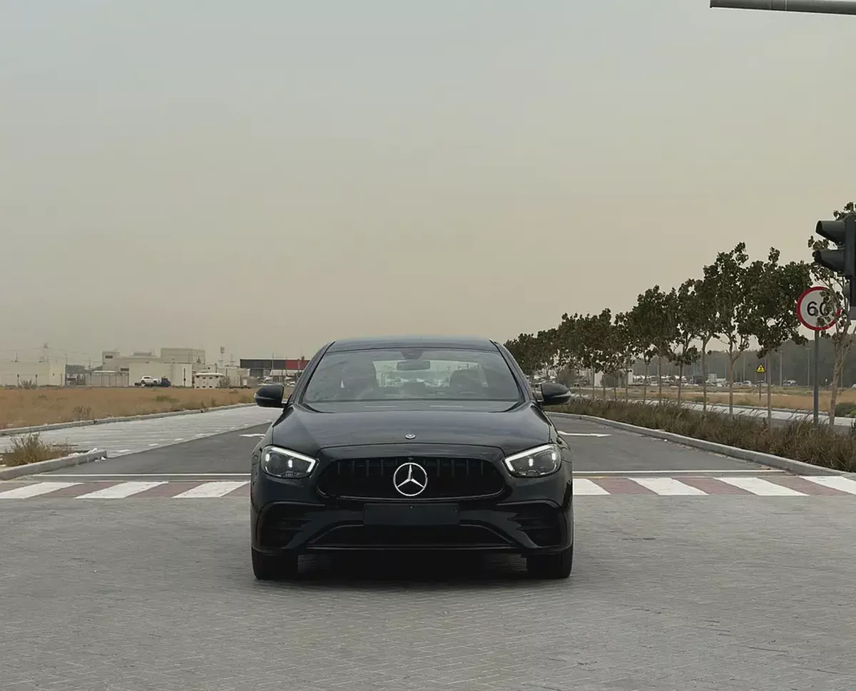 Mercedes-Benz E200 AMG Line 2018 (2022 Facelift) | GCC Specs | 109,000 KM-2-2