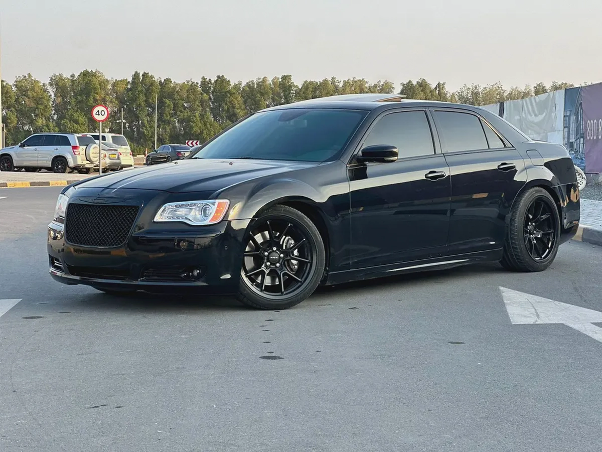 كرايسلر SRT مواصفات خليجية 2014 بحالة جيدة