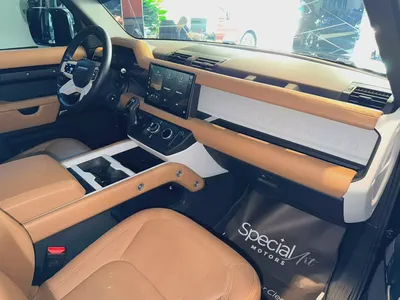 Land Rover Defender 110 HSE P400 - 2025 - GCC Specs - 26,000KM Only-8