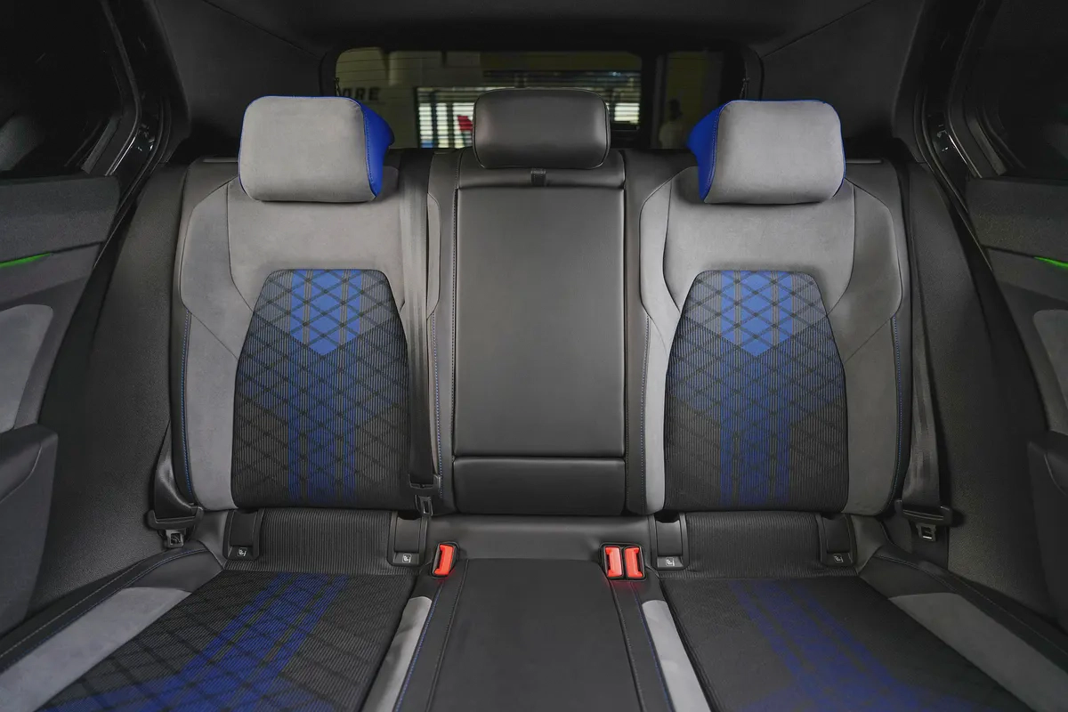 Volkswagen Golf R - Well maintained - Warranty available-18-18
