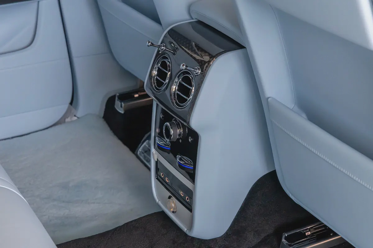 ROLLS-ROYCE CULLINAN | BLACK BADGE | FULL OPTIONS | DEALER WARRAN  SERVICE | GCC SPECS | 2026-12-12