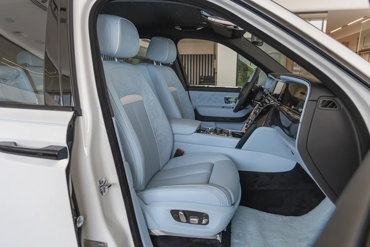 ROLLS-ROYCE CULLINAN | BLACK BADGE | FULL OPTIONS | DEALER WARRAN  SERVICE | GCC SPECS | 2026-18-18