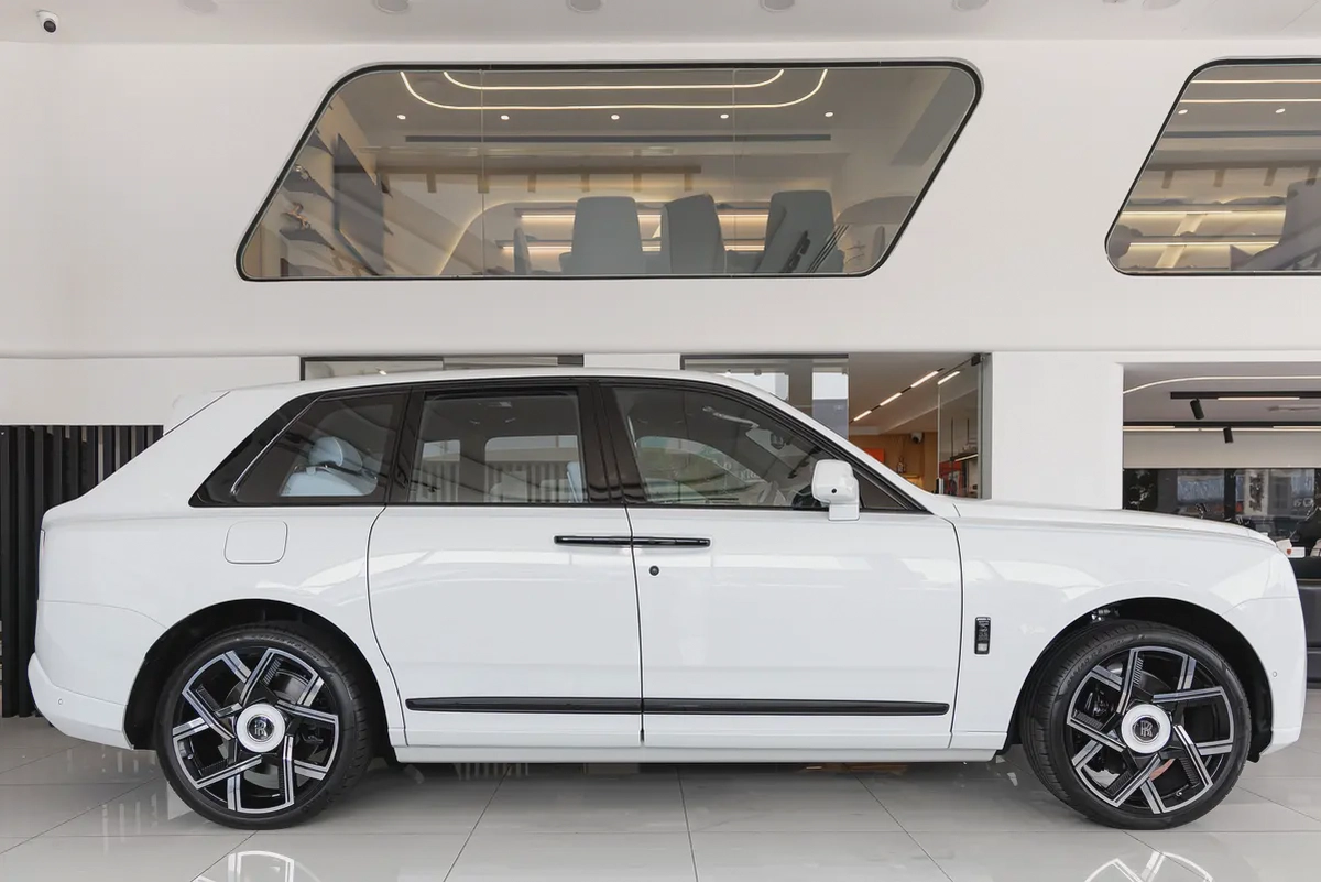 ROLLS-ROYCE CULLINAN | BLACK BADGE | FULL OPTIONS | DEALER WARRAN  SERVICE | GCC SPECS | 2026-6-6
