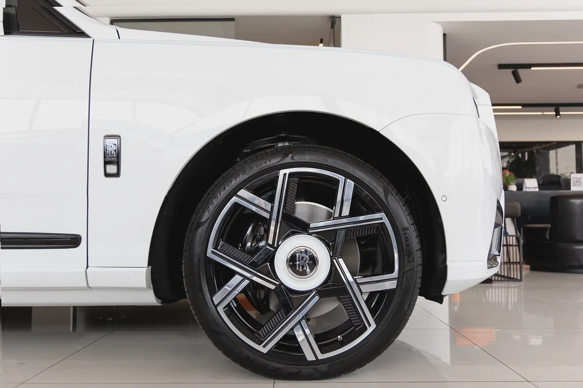 ROLLS-ROYCE CULLINAN | BLACK BADGE | FULL OPTIONS | DEALER WARRAN  SERVICE | GCC SPECS | 2026-7-7