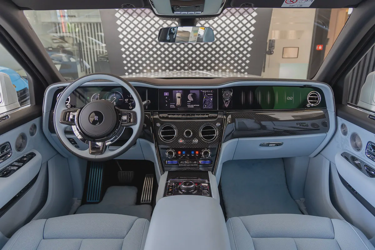 ROLLS-ROYCE CULLINAN | BLACK BADGE | FULL OPTIONS | DEALER WARRAN  SERVICE | GCC SPECS | 2026-8-8