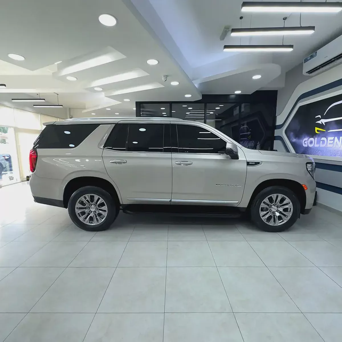2021 GMC Yukon Denali-2-2