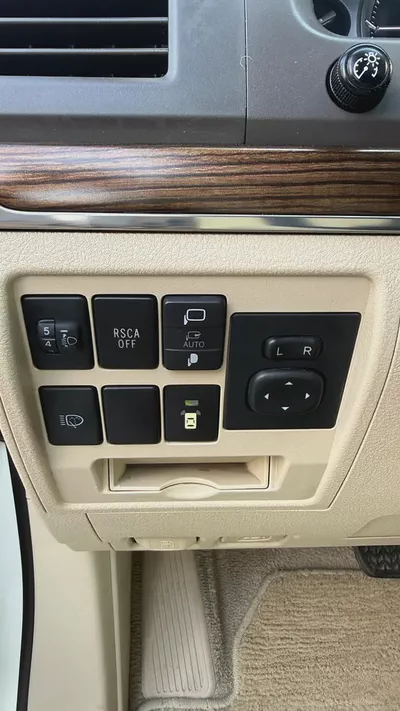 Toyota Land Cruiser 2019 GXR Grand Touring - GCC Specs - Excellent Condition-12