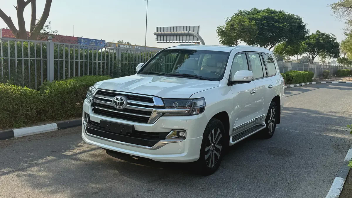 Toyota Land Cruiser 2019 GXR Grand Touring - GCC Specs - Excellent Condition-2-2
