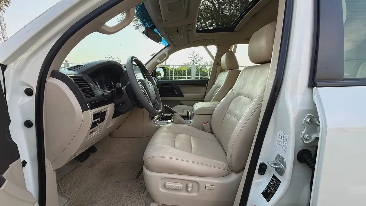 Toyota Land Cruiser 2019 GXR Grand Touring - GCC Specs - Excellent Condition-8-8