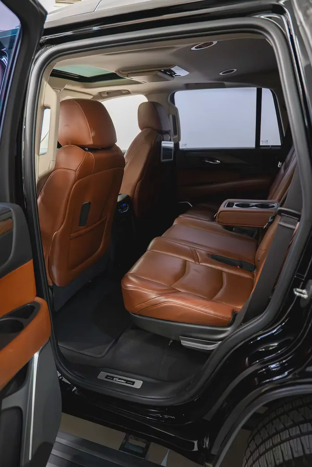 AED 1551 PM | CADILLAC ESCALADE PLATINUM 2020 | PRISTINE CONDITION | 1 YEAR WARRANTY | GCC-10-10