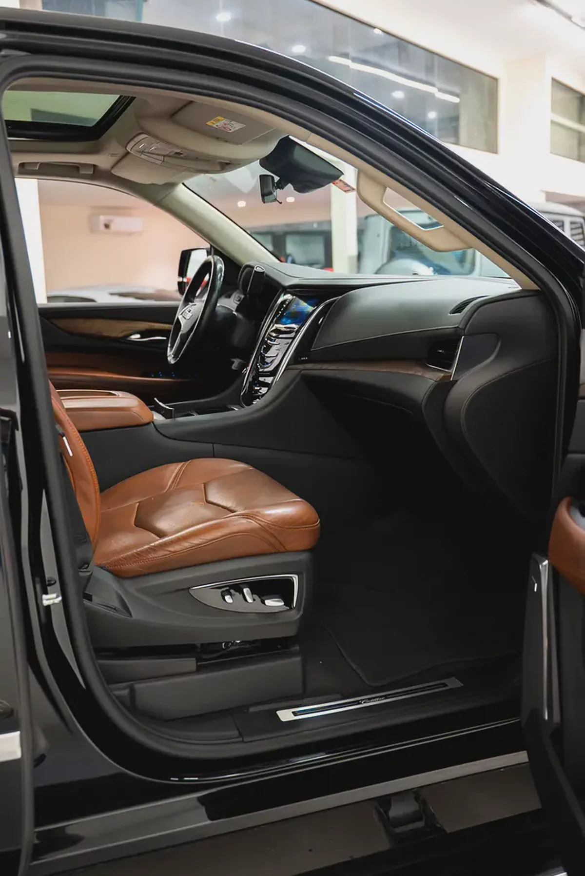 AED 1551 PM | CADILLAC ESCALADE PLATINUM 2020 | PRISTINE CONDITION | 1 YEAR WARRANTY | GCC-8-8