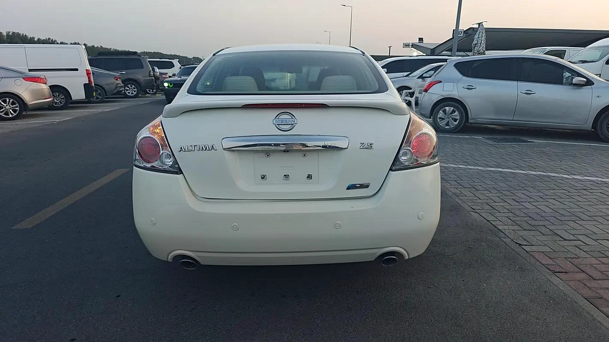 Nissan Altima SL 2011 - GCC Specs - Well Maintained-10-10