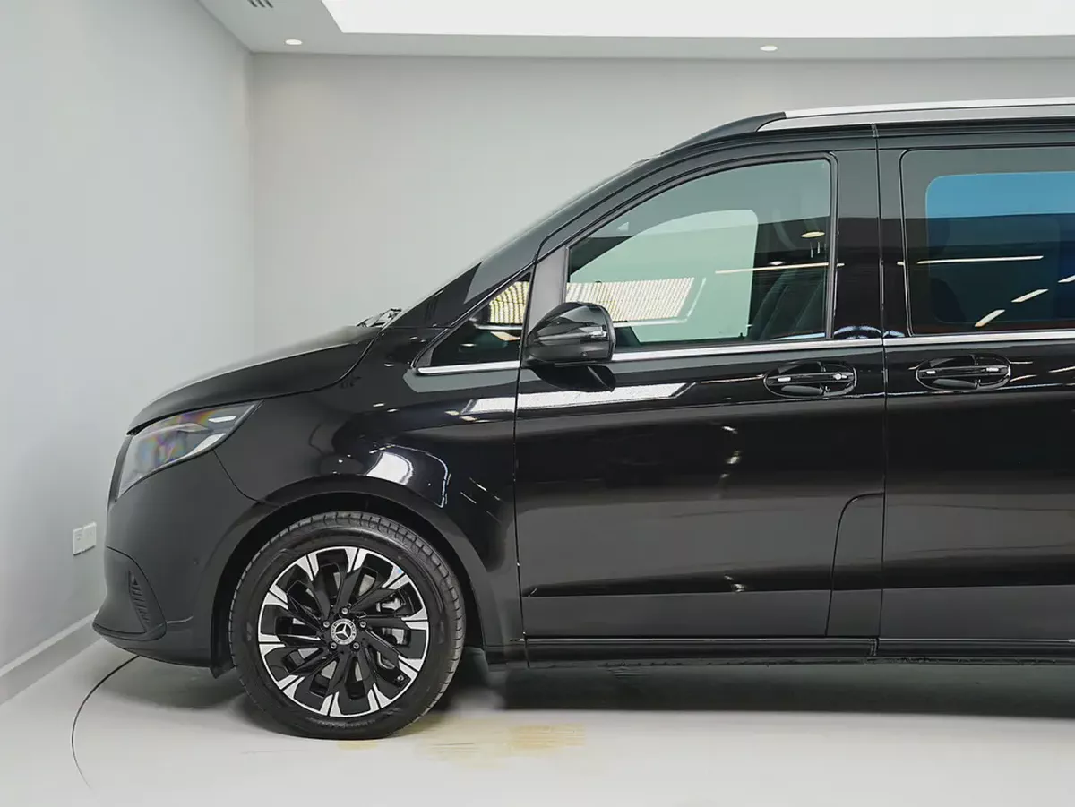 Dealer WARRANTY | GCC specs | 2026 Mercedes-Benz V300 AVANGARDE-5-5