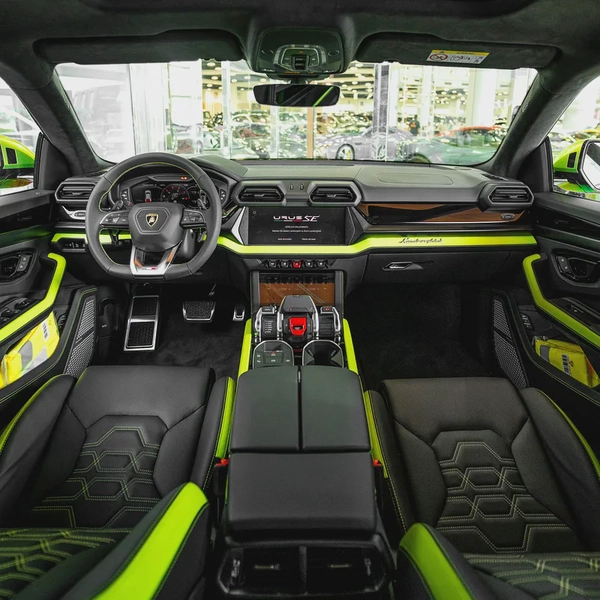 2025  LAMBORGHINI URUS SE  ( BRAND NEW )( ONE YEAR WARRANTY+ SERVICE )