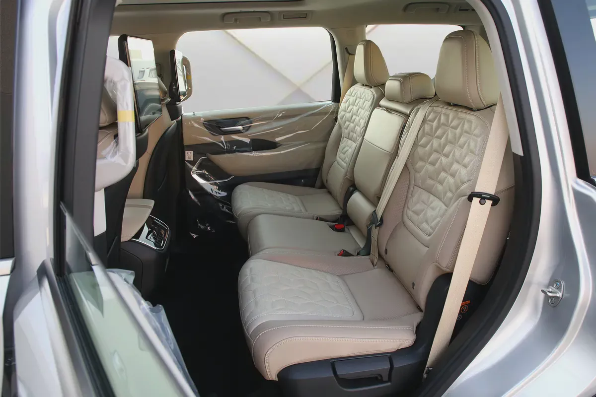 2026 NISSAN PATROL SE PLATINUM - GCC - UNDER DEALER WARRANTY - BRAND NEW - LOCAL REGISTRATION-18-18