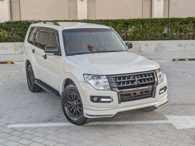 MITSUBISHI PAJERO 2015 GCC GLS MID OPTION IN EXCELLENT CONDITION-0