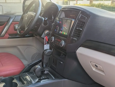 MITSUBISHI PAJERO 2015 GCC GLS MID OPTION IN EXCELLENT CONDITION-4