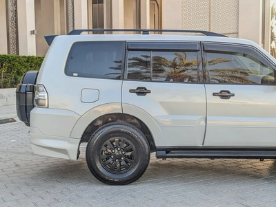 MITSUBISHI PAJERO 2015 GCC GLS MID OPTION IN EXCELLENT CONDITION-10