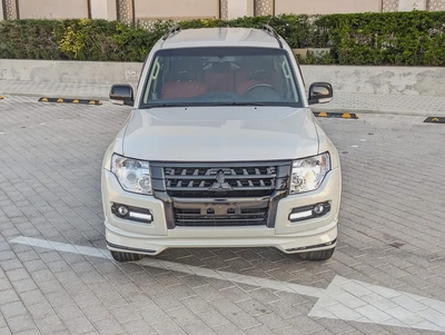 MITSUBISHI PAJERO 2015 GCC GLS MID OPTION IN EXCELLENT CONDITION-18