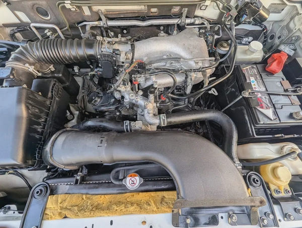 MITSUBISHI PAJERO 2015 GCC GLS MID OPTION IN EXCELLENT CONDITION