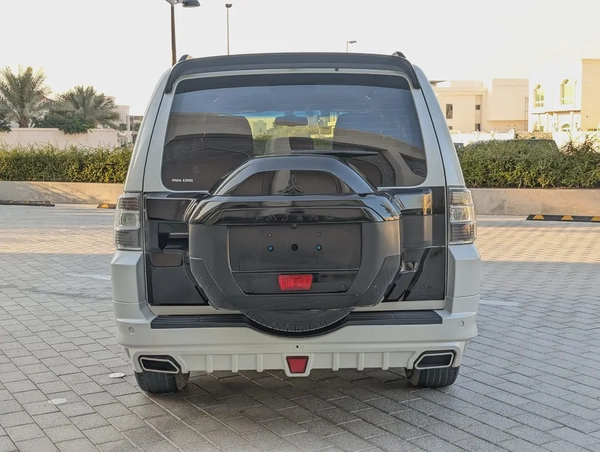 MITSUBISHI PAJERO 2015 GCC GLS MID OPTION IN EXCELLENT CONDITION