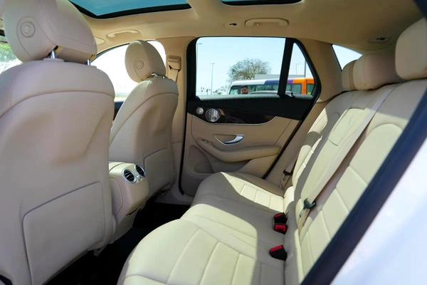 Mercedes-Benz GLC 300 4MATIC 2020 - American Specs