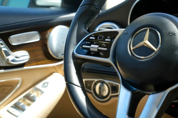 Mercedes-Benz GLC 300 4MATIC 2020 - American Specs
