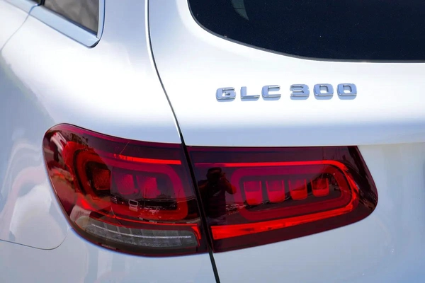 Mercedes-Benz GLC 300 4MATIC 2020 - American Specs