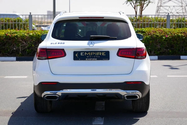 Mercedes-Benz GLC 300 4MATIC 2020 - American Specs