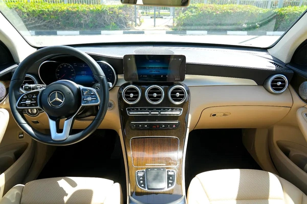 Mercedes-Benz GLC 300 4MATIC 2020 - American Specs
