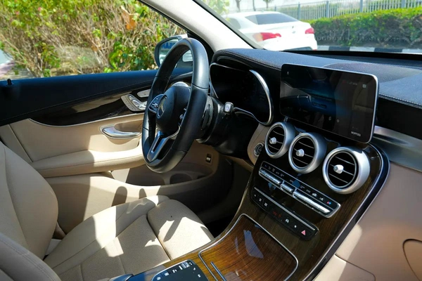 Mercedes-Benz GLC 300 4MATIC 2020 - American Specs