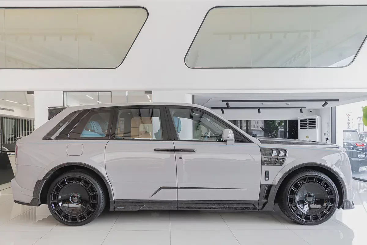 2026 Rolls-Royce Cullinan| Original Mansory with certificate | Full Carbon | Exclusive Blue Interior-6-6