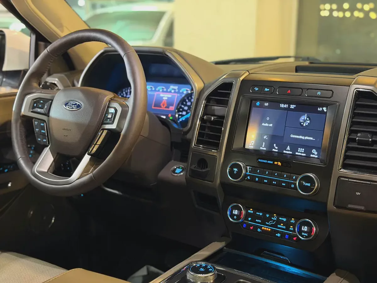 FORD EXPEDITION XLT 2019 GCC | ACCIDENTS FREE | ORIGINAL PAINT-15-15