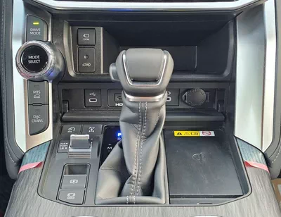Toyota Land Cruiser VXR TOYOTA LANDCRUISER LC300 VXR TWIN TURBO AURO KIT FULL OPTION SA PETROL AT 3.5L V6 4WD (CODE # VXRSAA-20