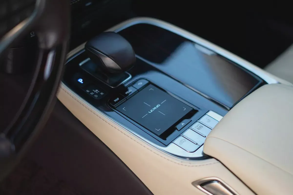 LEXUS LS 2020-14-14