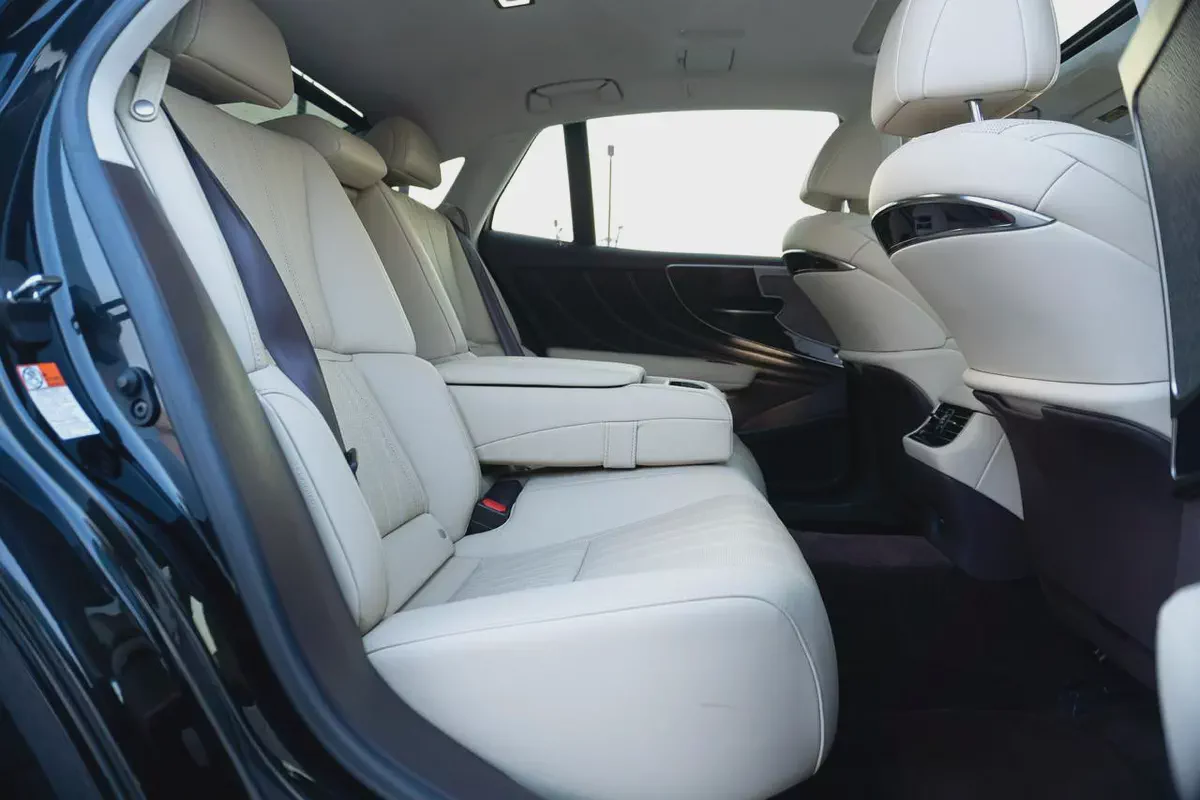 LEXUS LS 2020-17-17